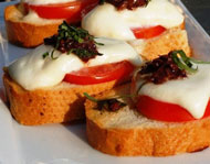 bruschetta-con-scamorza: Italian bruschetta with scamorza cheese